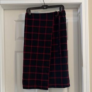 Banana Republic Factory in Plaid Black and Red Women's Skirt